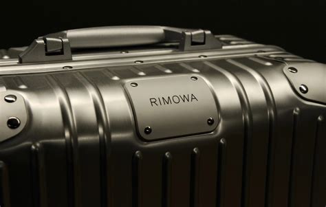 rimowa largest carry on.